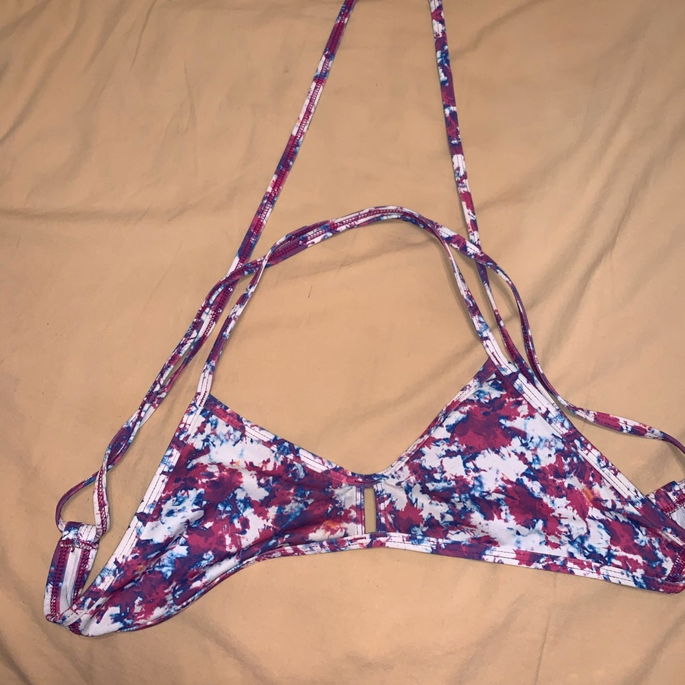 Jolyn “Vent” Bikini Top ✨